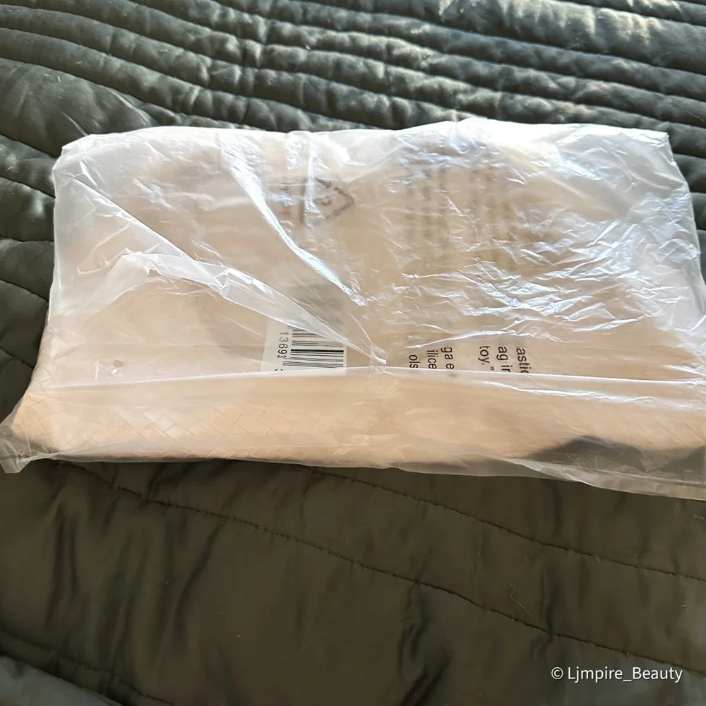 🆕 ULTA Elegant White Woven Shoulder Bag NWT